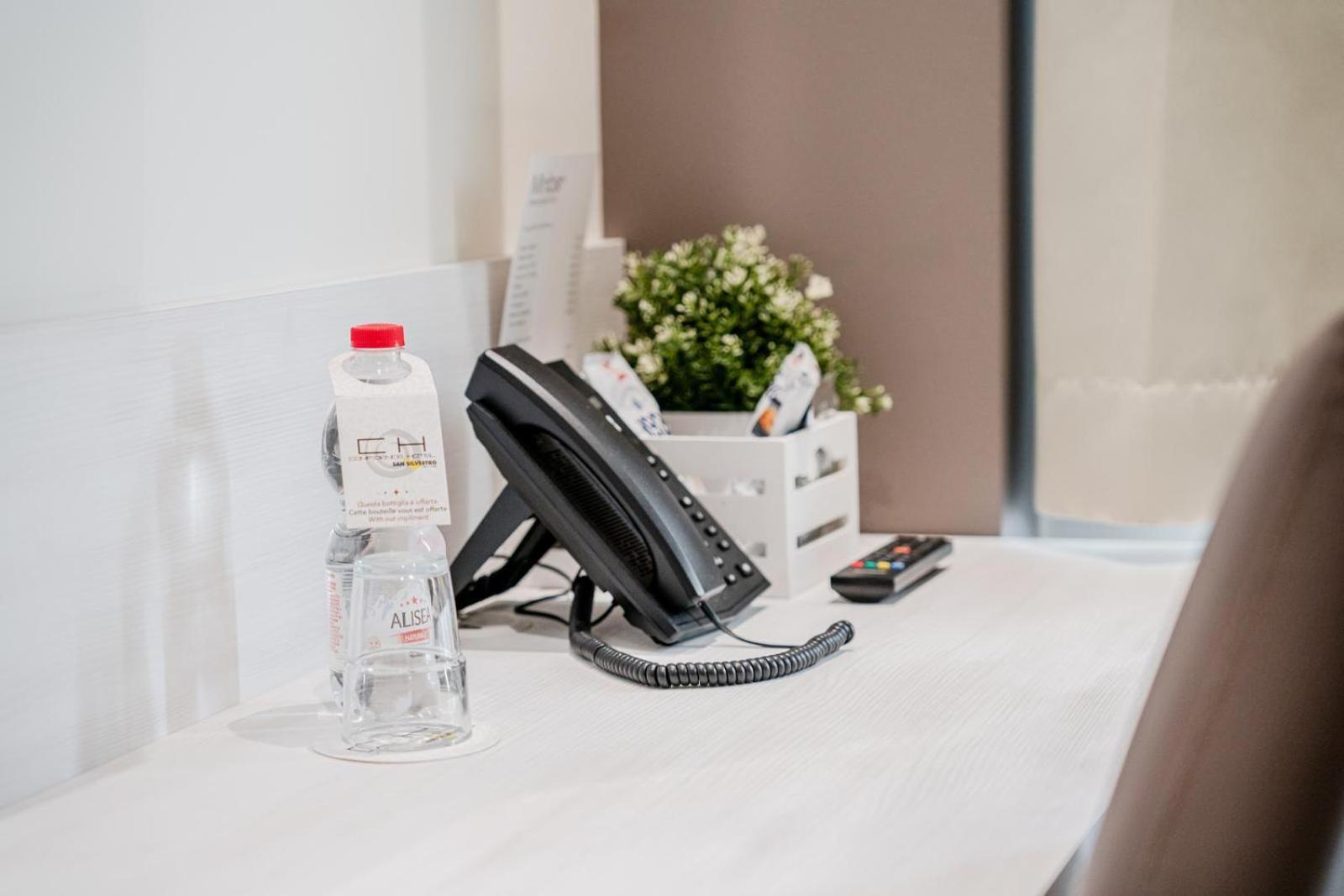 Confidence Hotel San Silvestro San Prospero Dış mekan fotoğraf